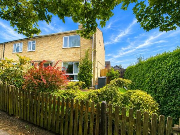 2 bed property, in Marshfoot Lane, £225,000