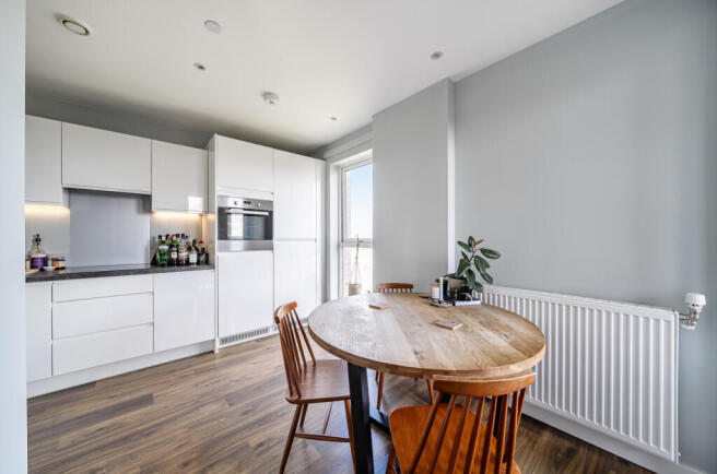 1 bed property, in Dunedin Road, £300,000