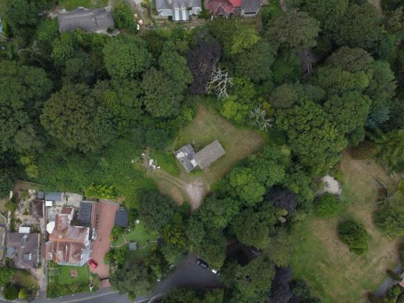 4 bed property, in Chine Hollow, £625,000