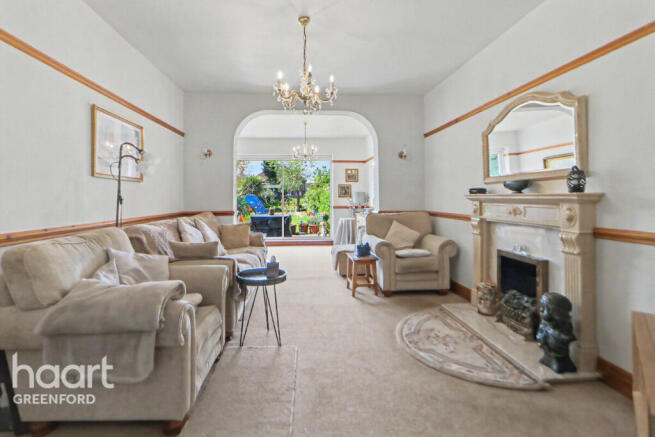 4 bed property, in Alleyn Park, £900,000