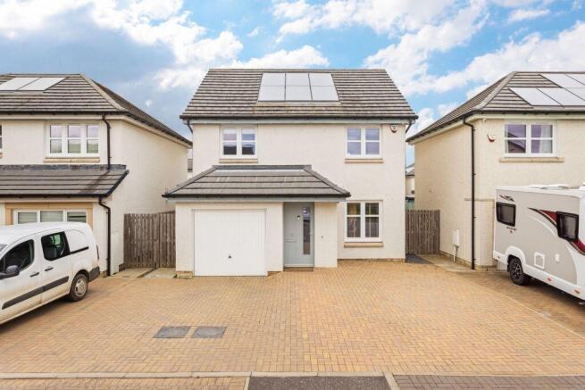 3 bed property, in 33 James Young Avenue, £310,000