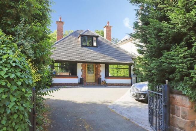 3 bed property, in Birmingham Road, £495,000