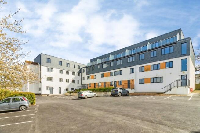 1 bed property, in Parkers Way, £155,000