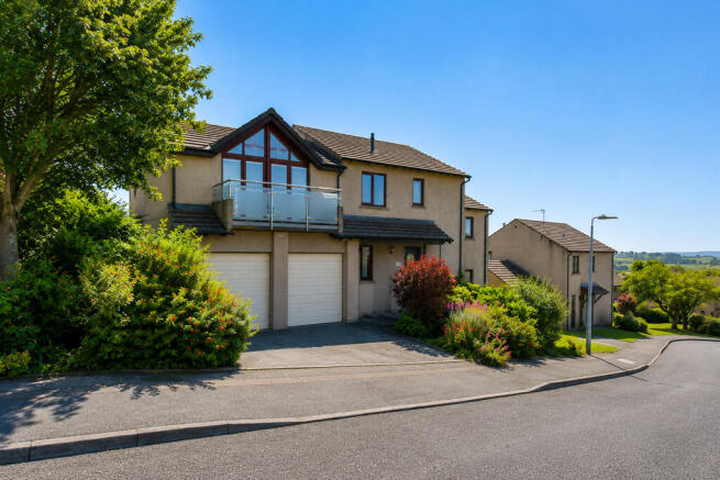 4 bed property, in 16 Collin Hill, £525,000