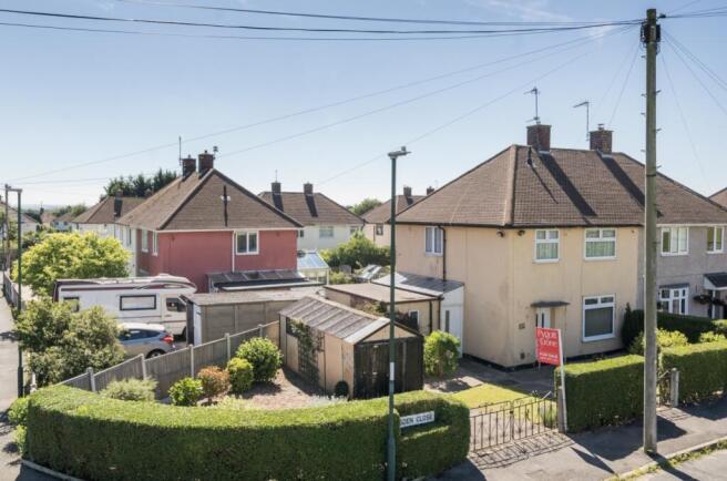 3 bed property, in Bosden Close, £210,000