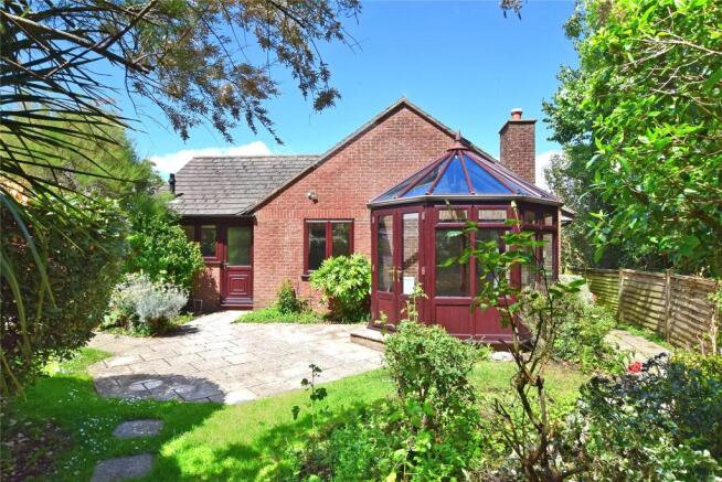 2 bed property, in Brookfield Drive, £399,995