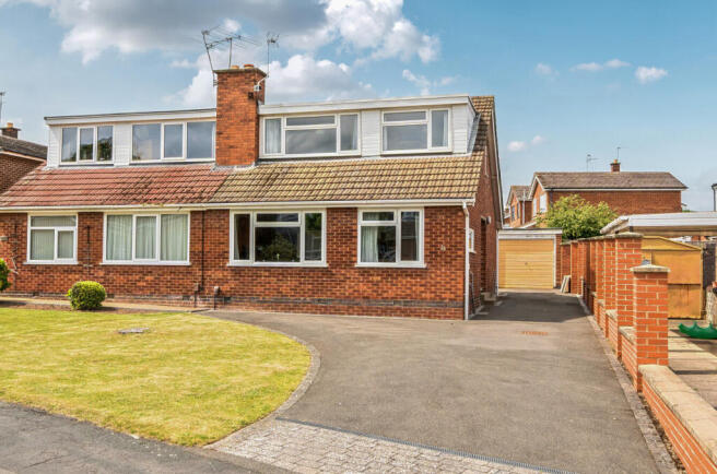 3 bed property, in Leconfield Road, £315,000