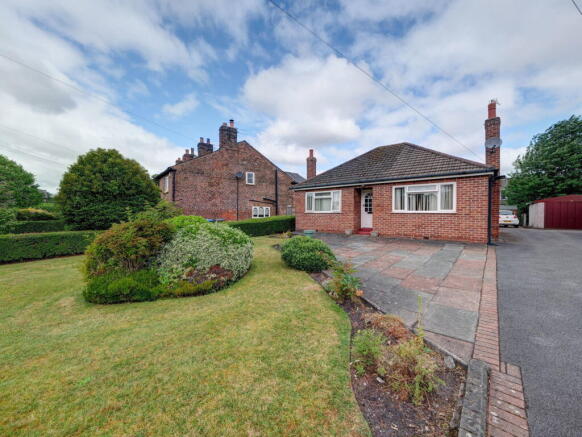 3 bed property, in Rushgreen Road, £475,000