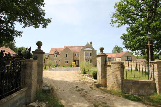 5 bed property, in The Manor House, £700,000