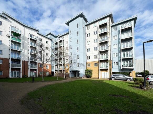 2 bed property, in Mill Street, £200,000