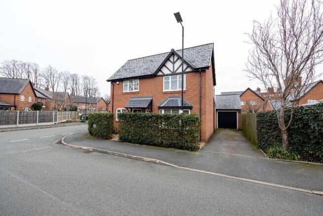 4 bed property, in Jubilee Way, £650,000