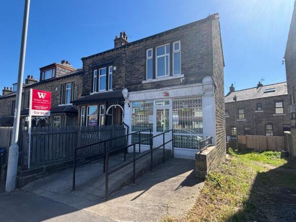 3 bed property, in St. Enochs Road, £220,000