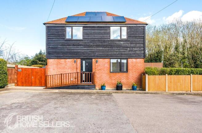 3 bed property, in Westside, £340,000