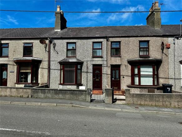 3 bed property, in Penrallt, £135,000