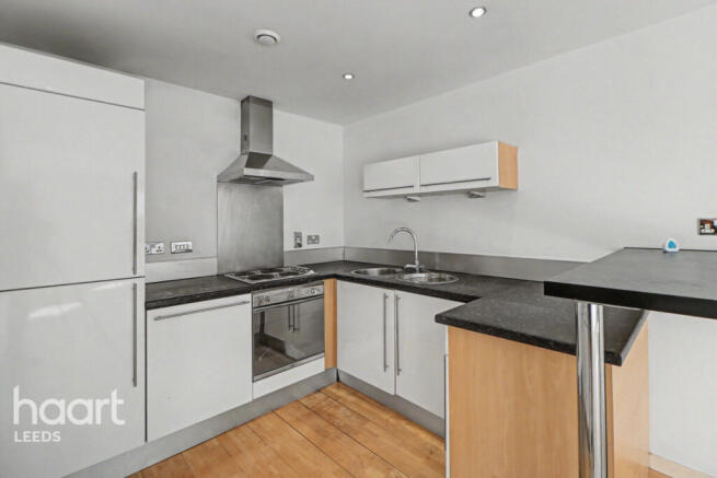 2 bed property, in Gotts Road, £170,000