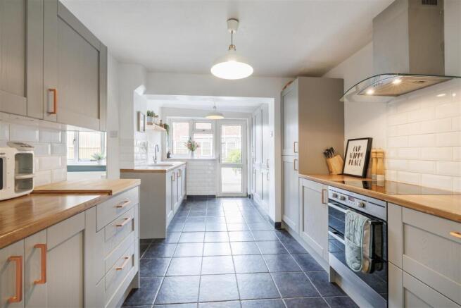 3 bed property, in Park Walk, £270,000