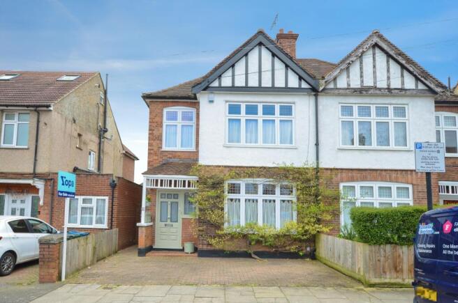 3 bed property, in Bethecar Road, £775,000