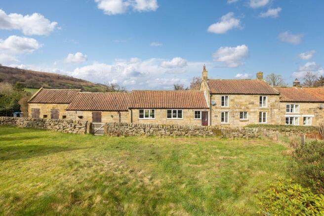 3 bed property, in Fangdale Beck, £475,000