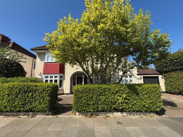 3 bed property, in Minster Road, £900,000
