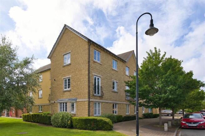 2 bed property, in Carousel Lane, £145,000