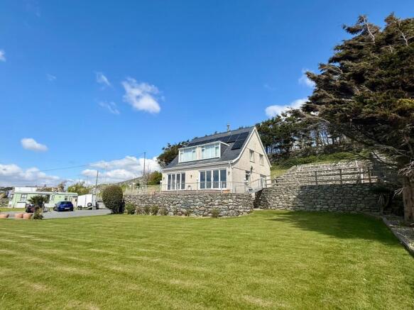 3 bed property, in Bryn Bach, £675,000
