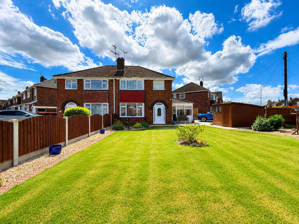 3 bed property, in Rolt Crescent, £275,000