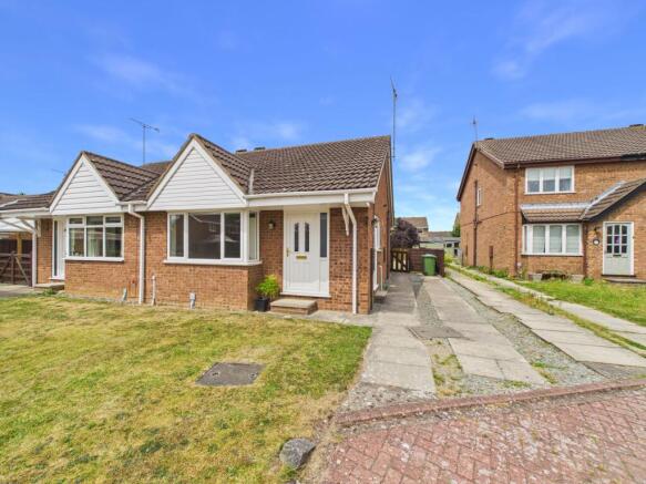 2 bed property, in 5 Pomona Way, £180,000