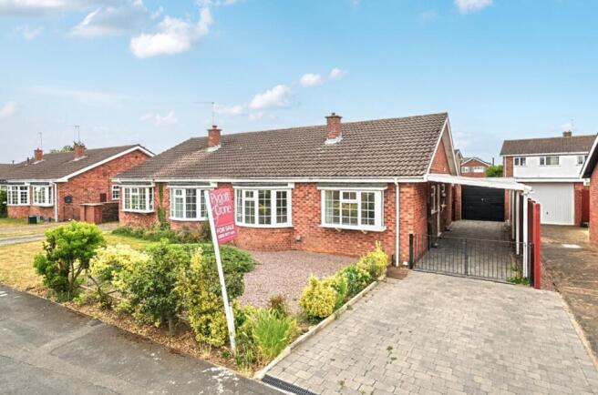 2 bed property, in West Road, £185,000