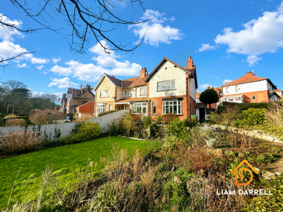 3 bed property, in Woodland Ravine, £270,000