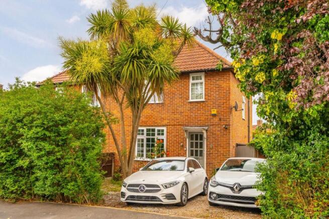3 bed property, in Benham Road, £599,950