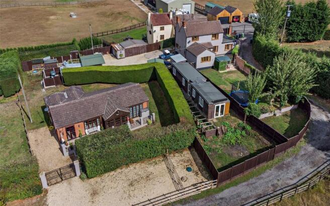 6 bed property, in Northwood Lane, £900,000