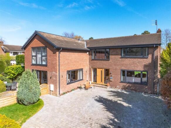 5 bed property, in Normanby Chase, £1,300,000