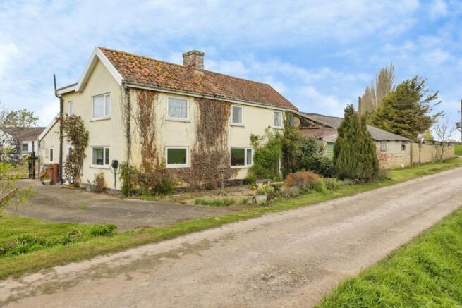 4 bed property, in Penhill Road, £410,000