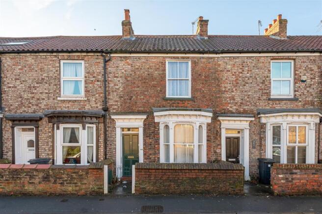 3 bed property, in Lowther Street York YO31, £180,000