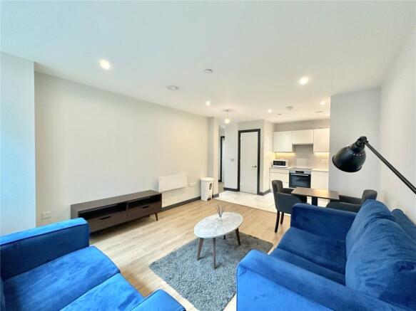 1 bed property, in Drury Lane, £120,000