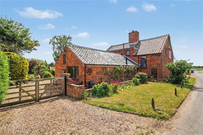 3 bed property, in Hulver Road, £525,000