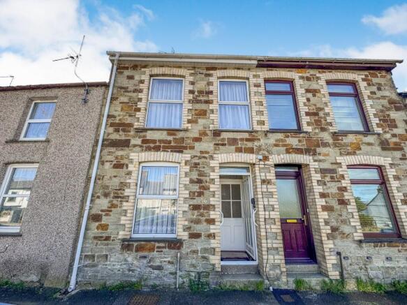 2 bed property, in Lower Bore Street, £142,000
