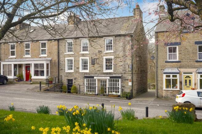 7 bed property, in Market Place, £500,000