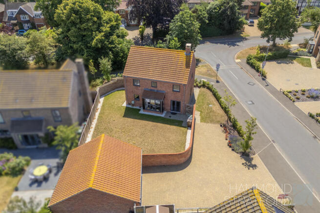 4 bed property, in Dynham Road, £600,000