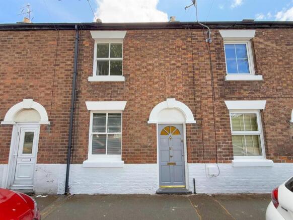 2 bed property, in Crowmere Road, £110,000