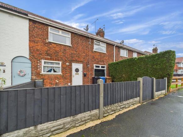 3 bed property, in Suffolk Avenue, £180,000