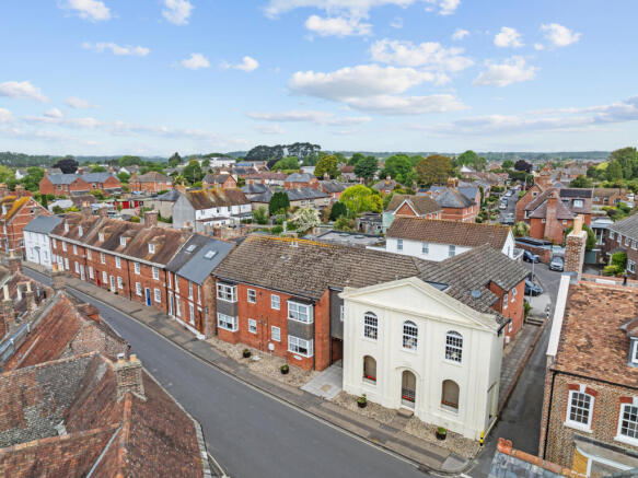 2 bed property, in Wareham, £200,000