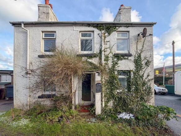 2 bed property, in Main Road, £99,950