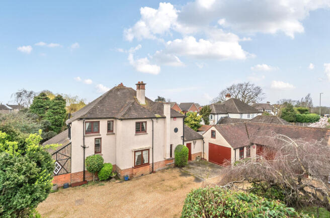 4 bed property, in The Avenue, £900,000