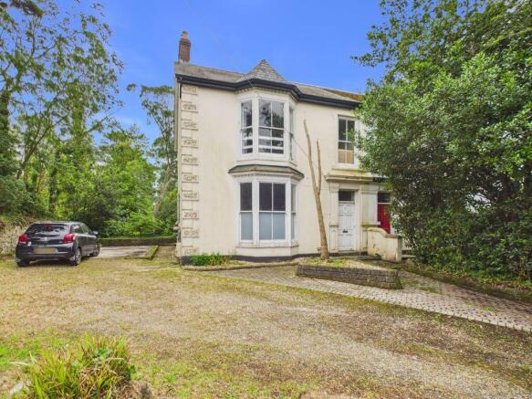 5 bed property, in Pendarves Road, £250,000