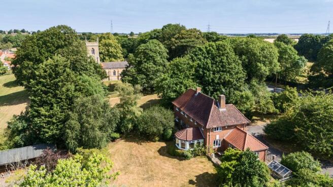 4 bed property, in Lincoln Road, £749,950