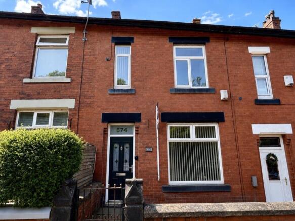 4 bed property, in Huddersfield Road, £240,000