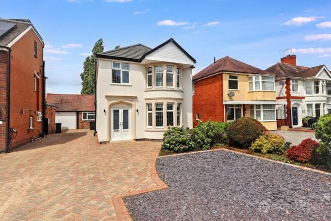 4 bed property, in The Long Shoot, £475,000