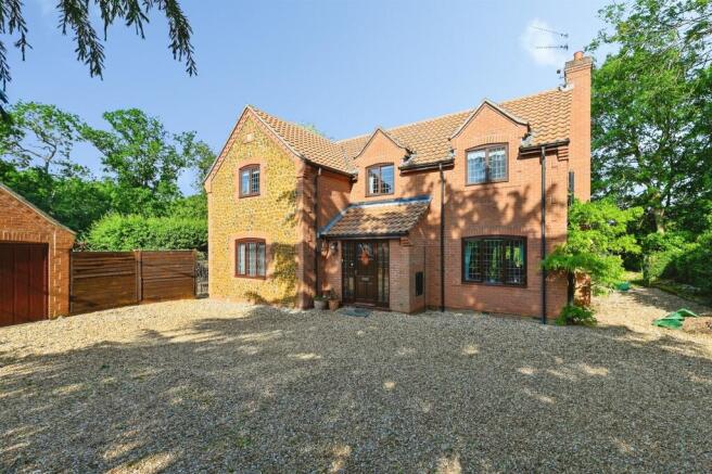 4 bed property, in Station Road, £610,000