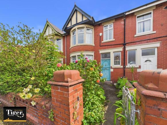 3 bed property, in Leamington Road, £85,000